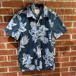 American Eagle Outfitters Blue Floral Button Down Shirt